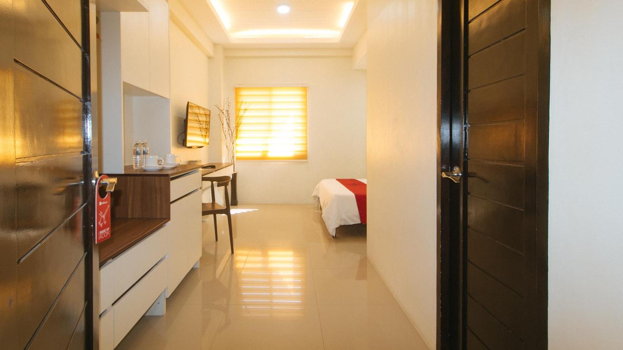 Reddoorz @ Leoncia Apartelle Mandaue City Ngoại thất bức ảnh