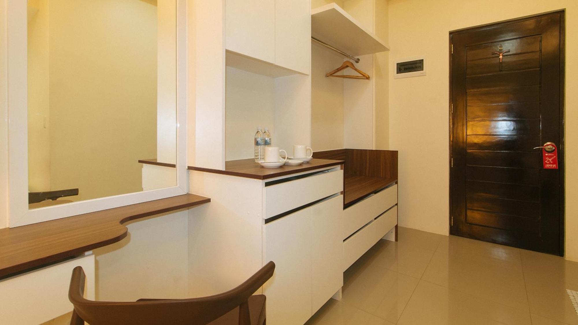 Reddoorz @ Leoncia Apartelle Mandaue City Ngoại thất bức ảnh