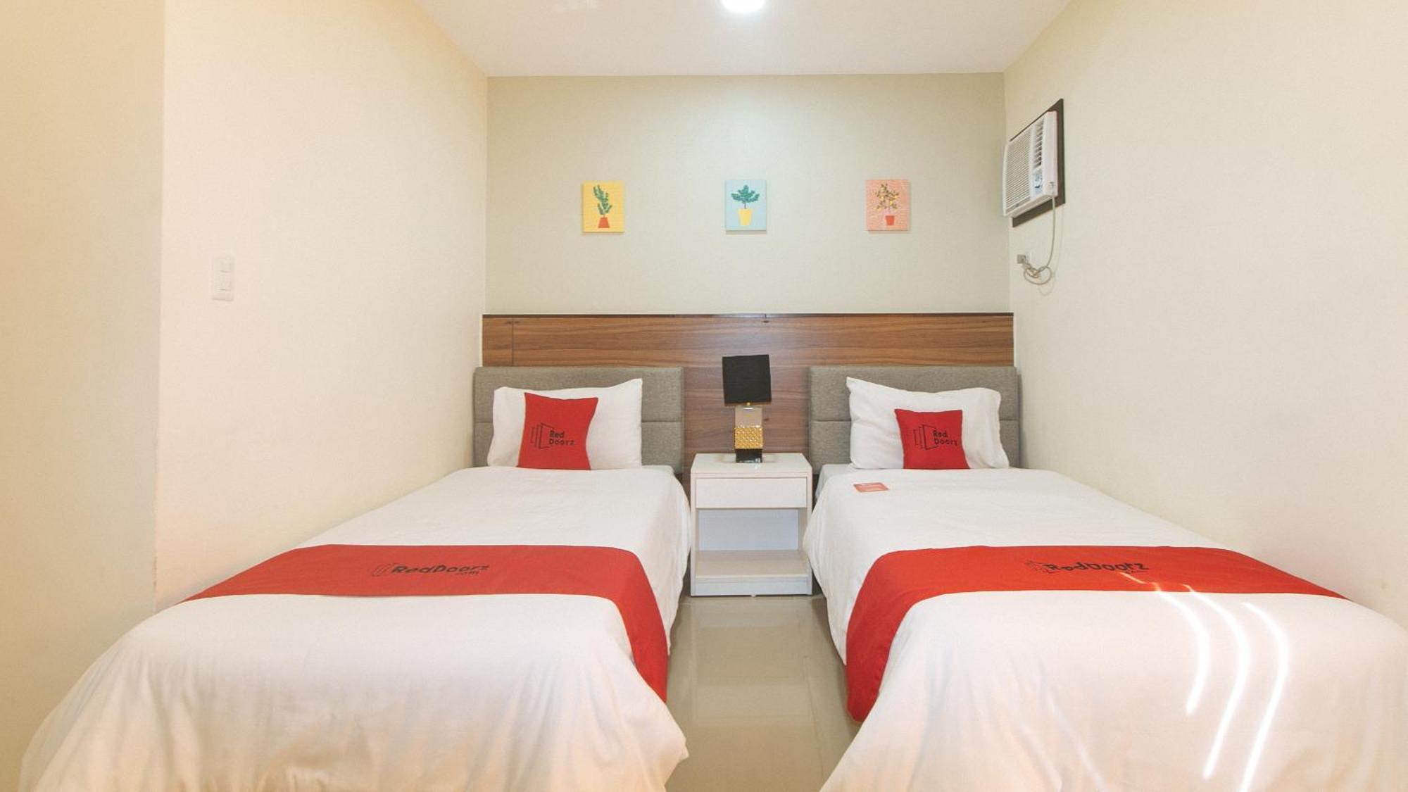 Reddoorz @ Leoncia Apartelle Mandaue City Ngoại thất bức ảnh