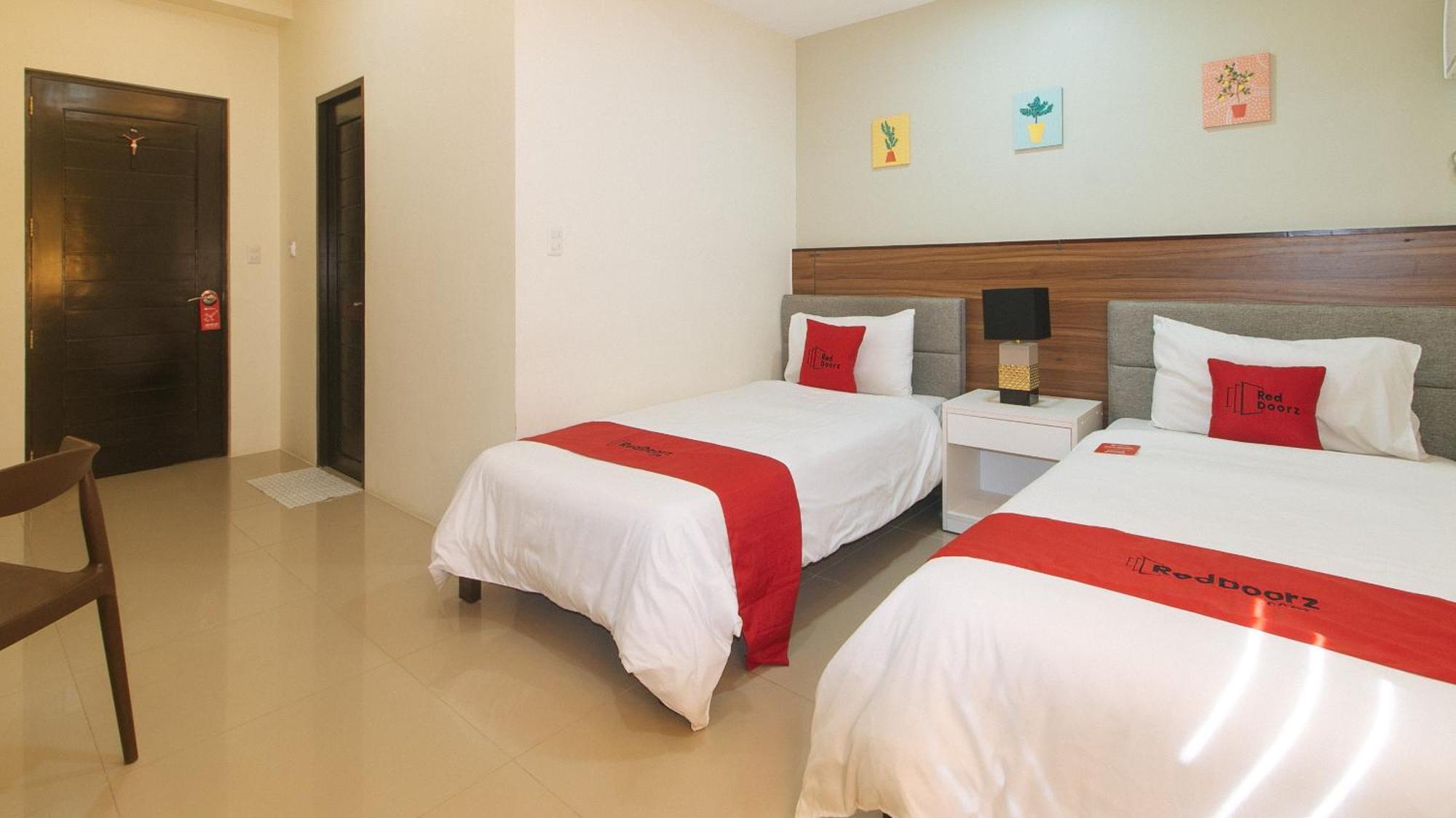Reddoorz @ Leoncia Apartelle Mandaue City Ngoại thất bức ảnh