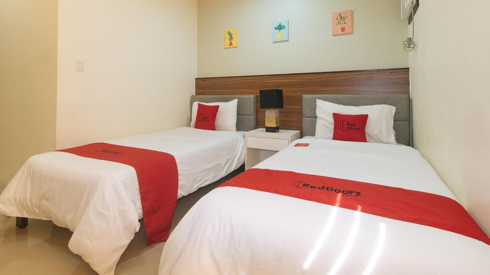 Reddoorz @ Leoncia Apartelle Mandaue City Ngoại thất bức ảnh