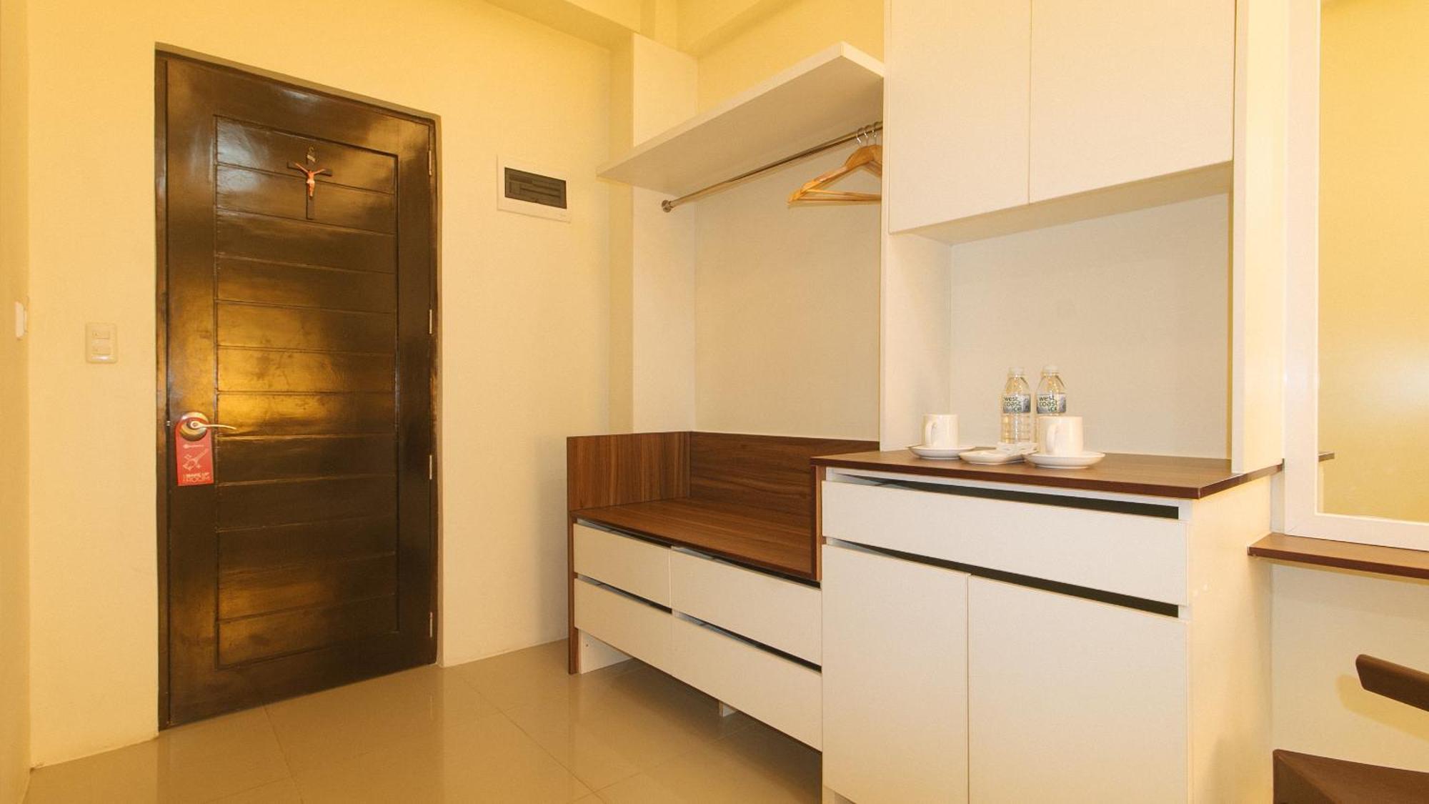 Reddoorz @ Leoncia Apartelle Mandaue City Ngoại thất bức ảnh