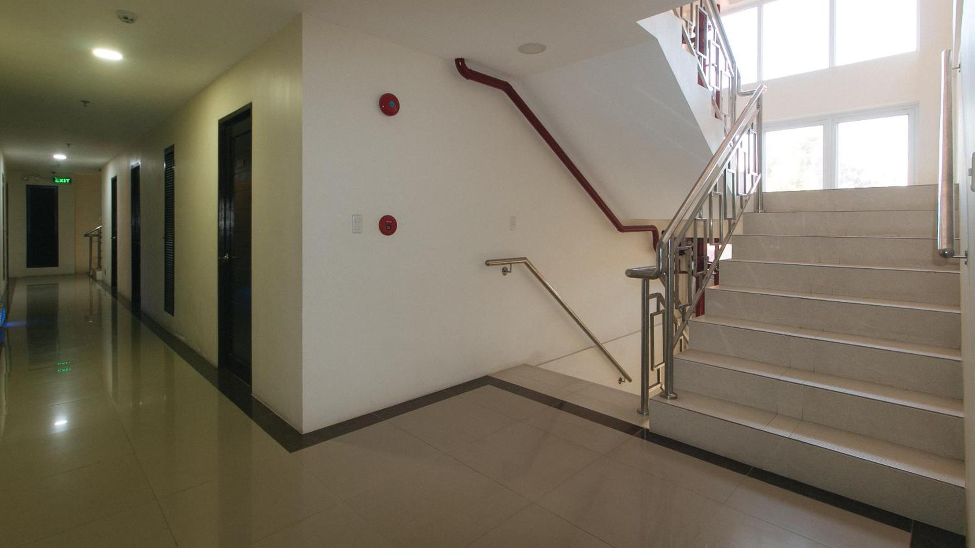 Reddoorz @ Leoncia Apartelle Mandaue City Ngoại thất bức ảnh